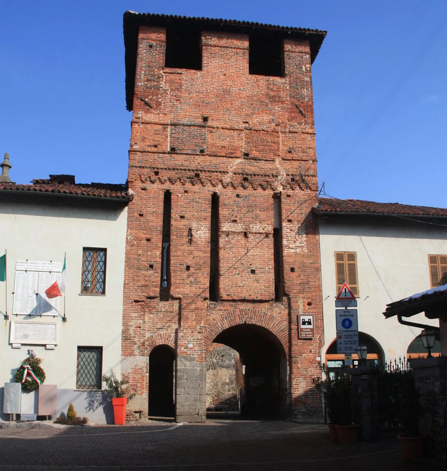 La torre-porta del Ricetto di Candelo